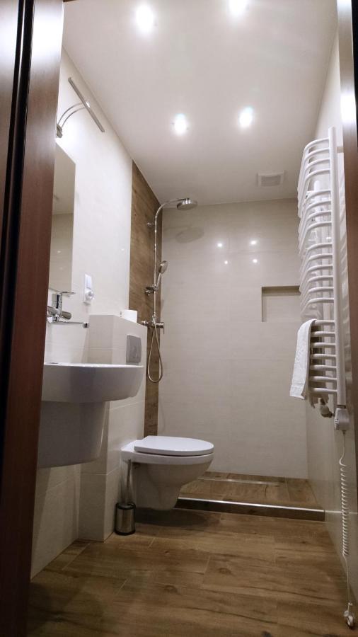 Dom Weselny Wenus Pokoje Hotelowe Przedborz Exterior foto