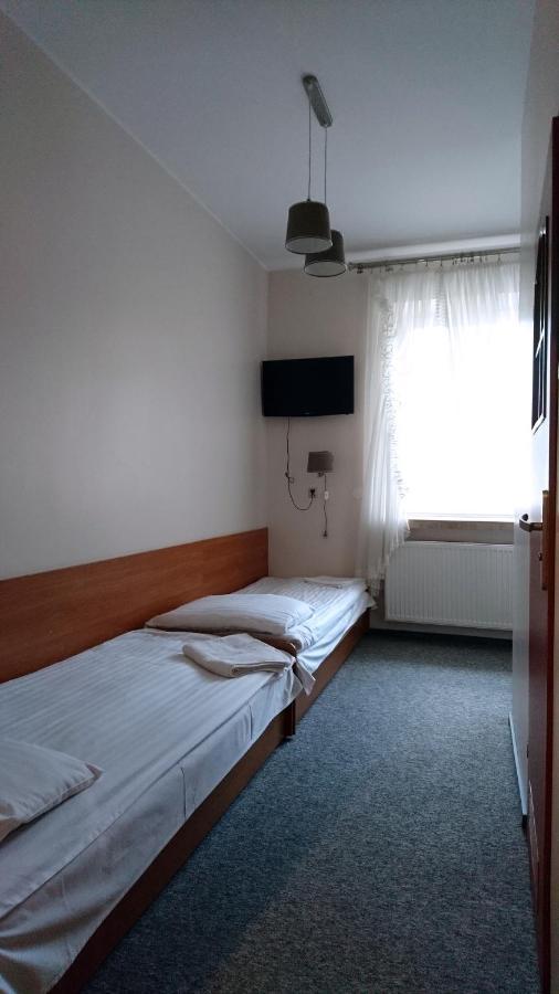 Dom Weselny Wenus Pokoje Hotelowe Przedborz Exterior foto