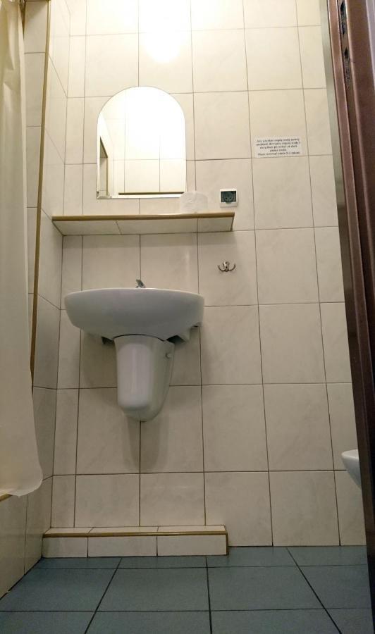 Dom Weselny Wenus Pokoje Hotelowe Przedborz Exterior foto