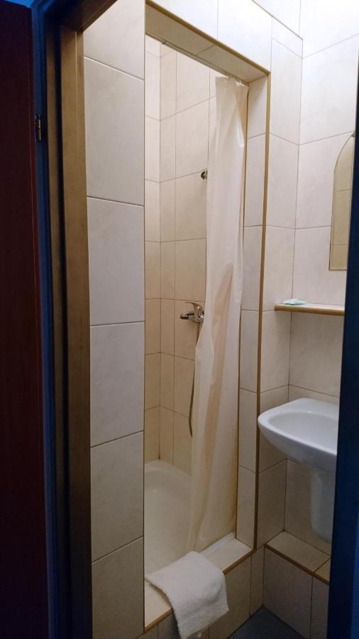 Dom Weselny Wenus Pokoje Hotelowe Przedborz Exterior foto